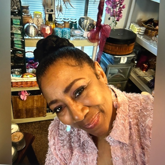 PLEASE, FOLLOW @SCENT_UNLEASHED TO BE NOTIFIED WHEN I HOST MY NEXT CANDLE SHOW! - Picture 1 of 14